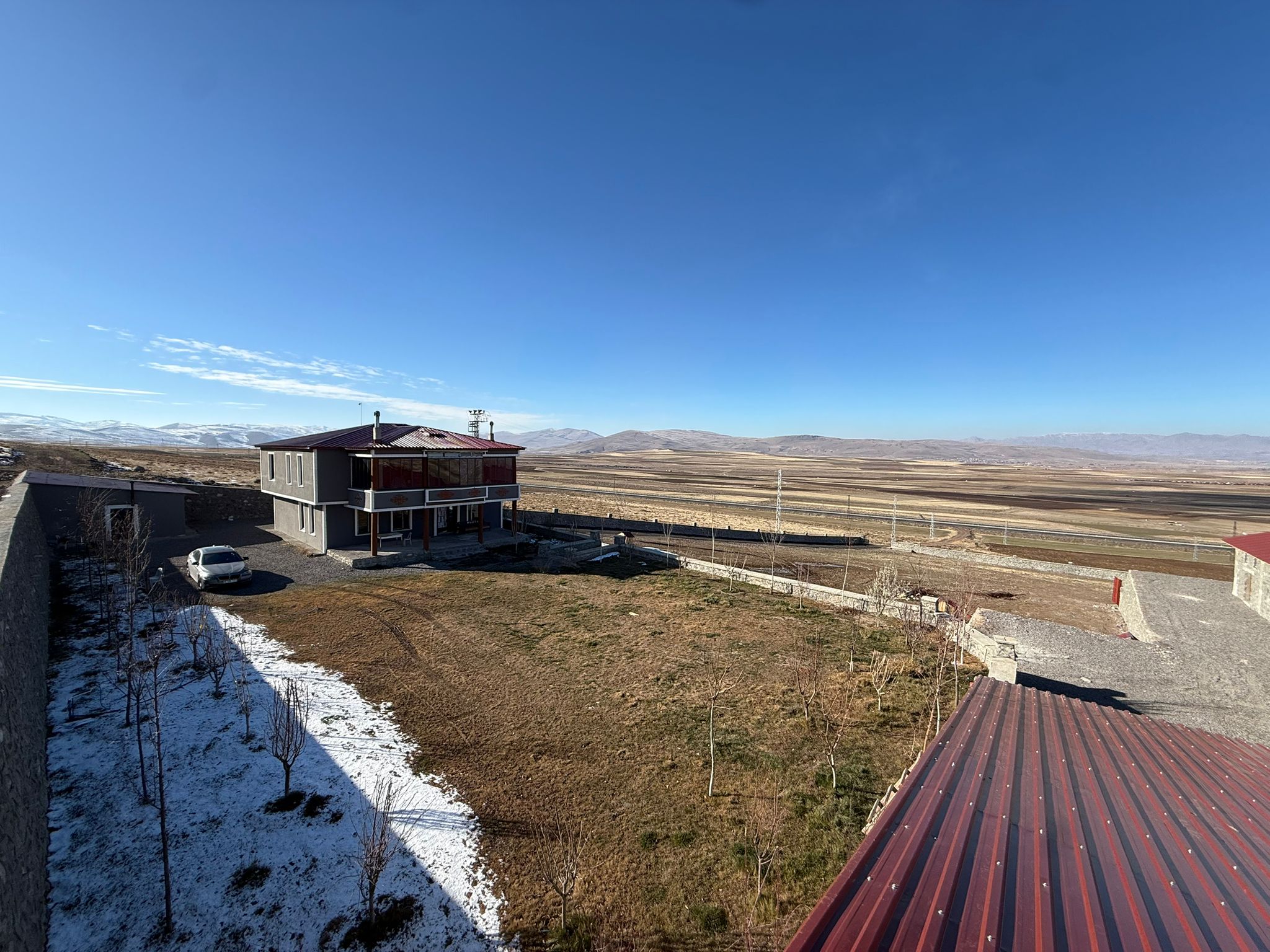 PALANDÖKEN'DE EŞSİZ ÇİFTLİK